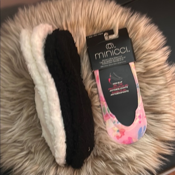 Minicci Black and Pink Cozy Slippers for Indoor Comfort - Picture 2 of 4